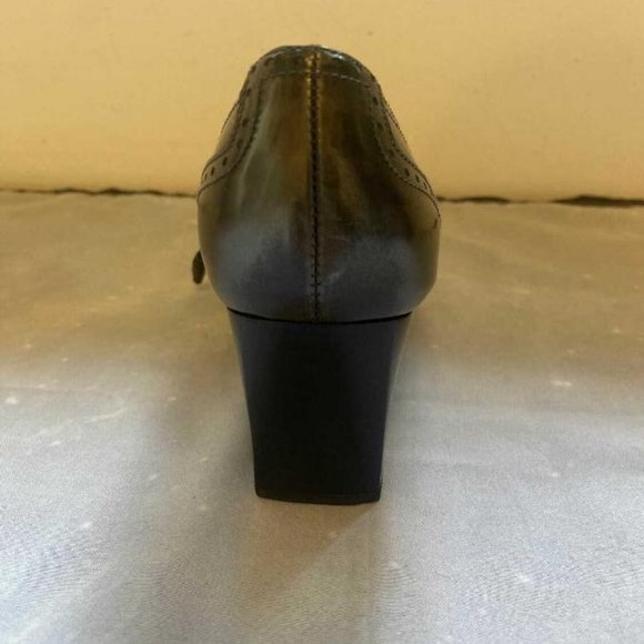 STUART WEITZMAN WINGTIP METALLIC MEDIUM HEEL  6.5 - Picture 3 of 6